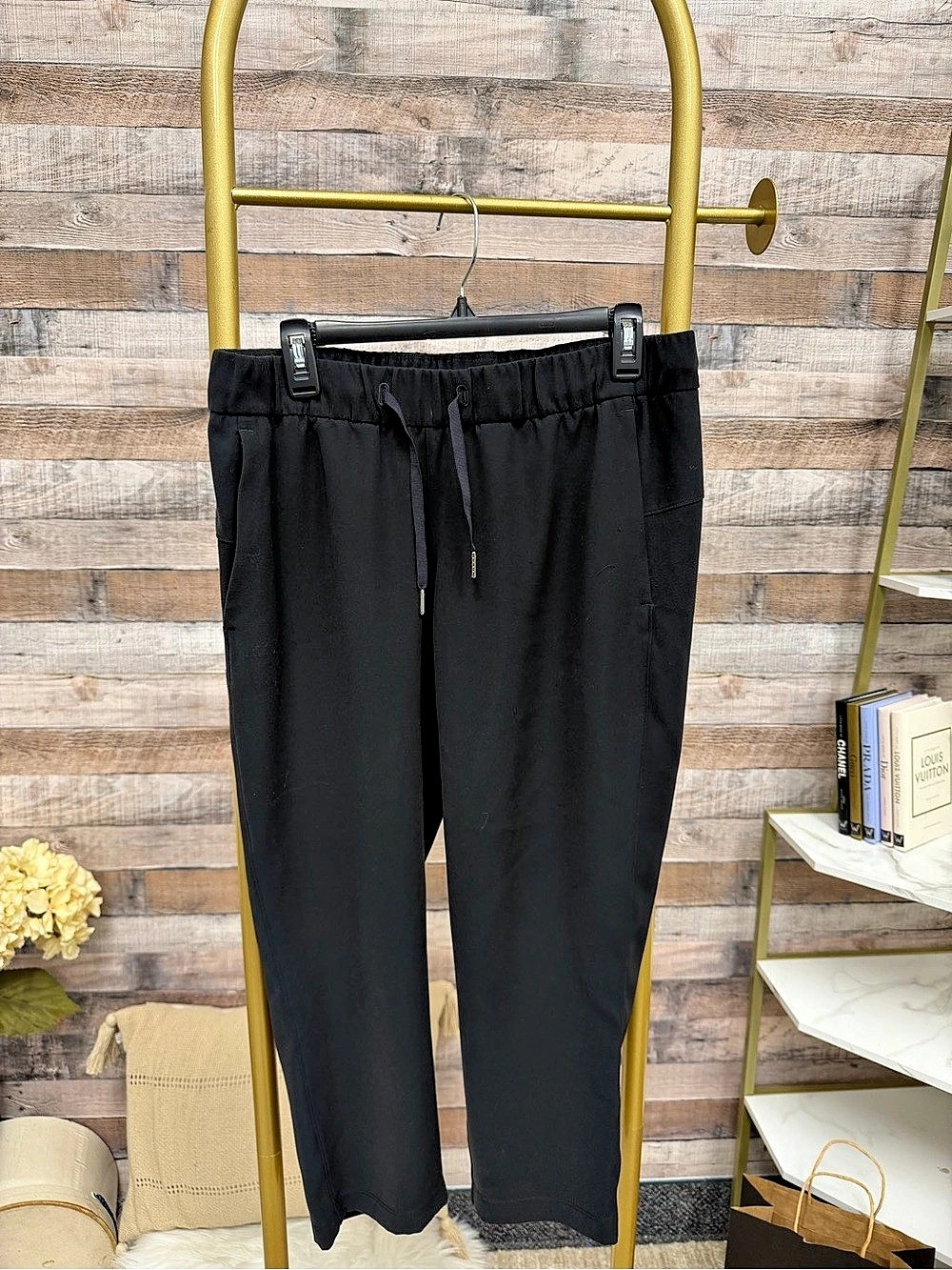 Lululemon black crop pants 10